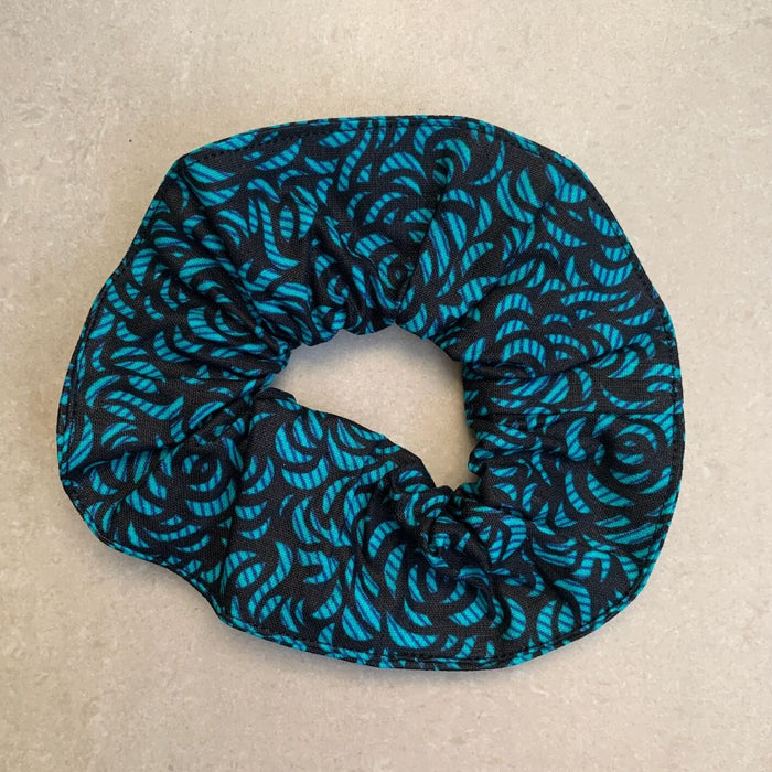 Scrunchie in Blue Roses - Mayamiko Sustainable Fashion