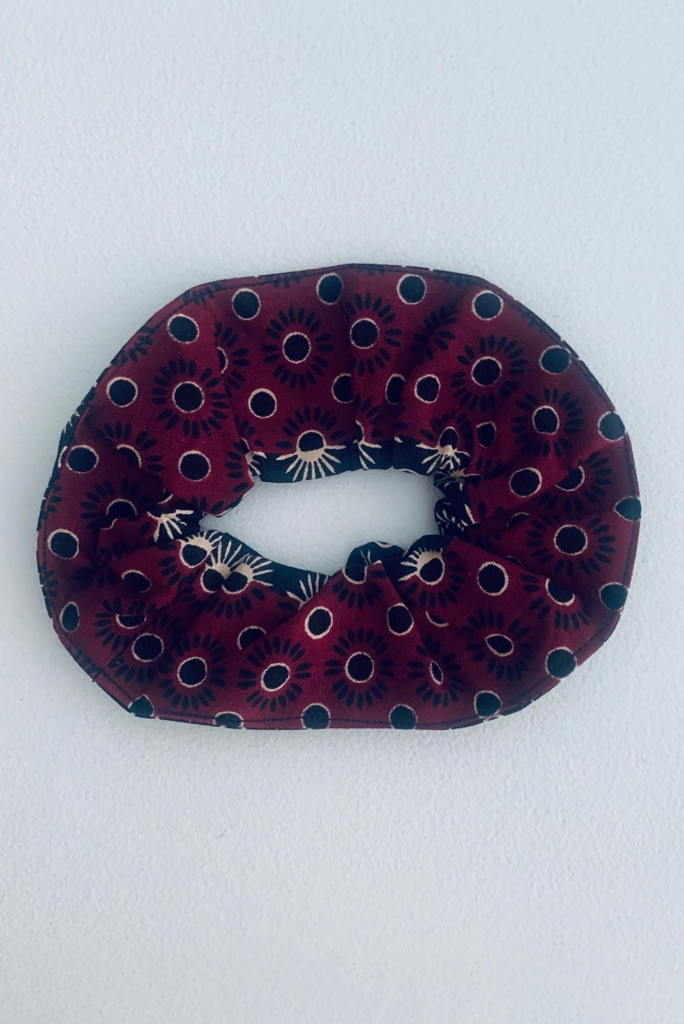 Scrunchie in Black and Red Atoms
