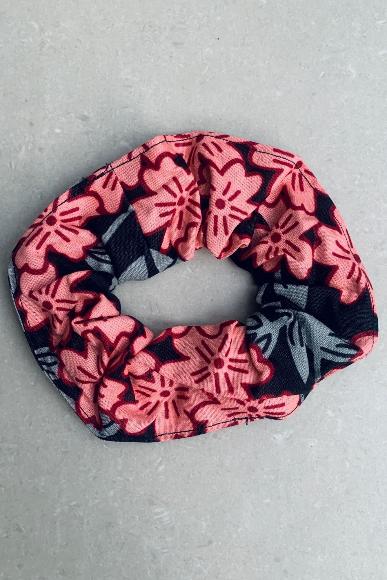 Scrunchie in Pink and Black Flowerbed